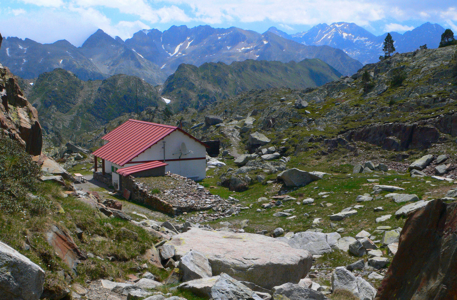 Certascan refuge 2 e1586796324155 - Mountain Shelters Alt Pirineu